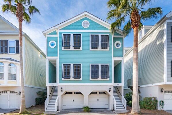 Exterior - Marsh & River Views, Large Screen Porch, Community Pool & Dock - Crawdads Sing (Folly Beach)