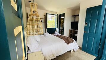 Design Room, 1 Double Bed, Ensuite, City View | Minibar, in-room safe