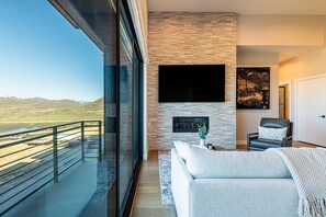 Smart TV, fireplace - Hideout Epic View • Modern Home • 10 Min to Deer Valley • Lake & Mountain Views (Hideout)