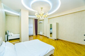 4 chambres, fer et planche à repasser, Wi-Fi, draps fournis