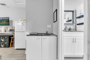 Coffee/tea maker, fridge, microwave, dishwasher