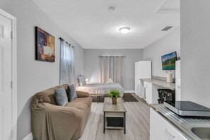 Smart TV y chimenea 