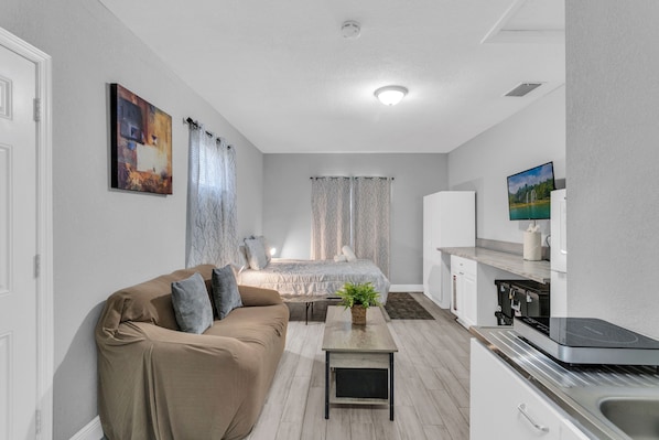 Smart TV, fireplace