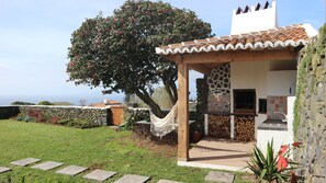 Terrace/patio - Casa do Poço - Little house, located in the heart of a calm and rural village. (Santa Bárbara)