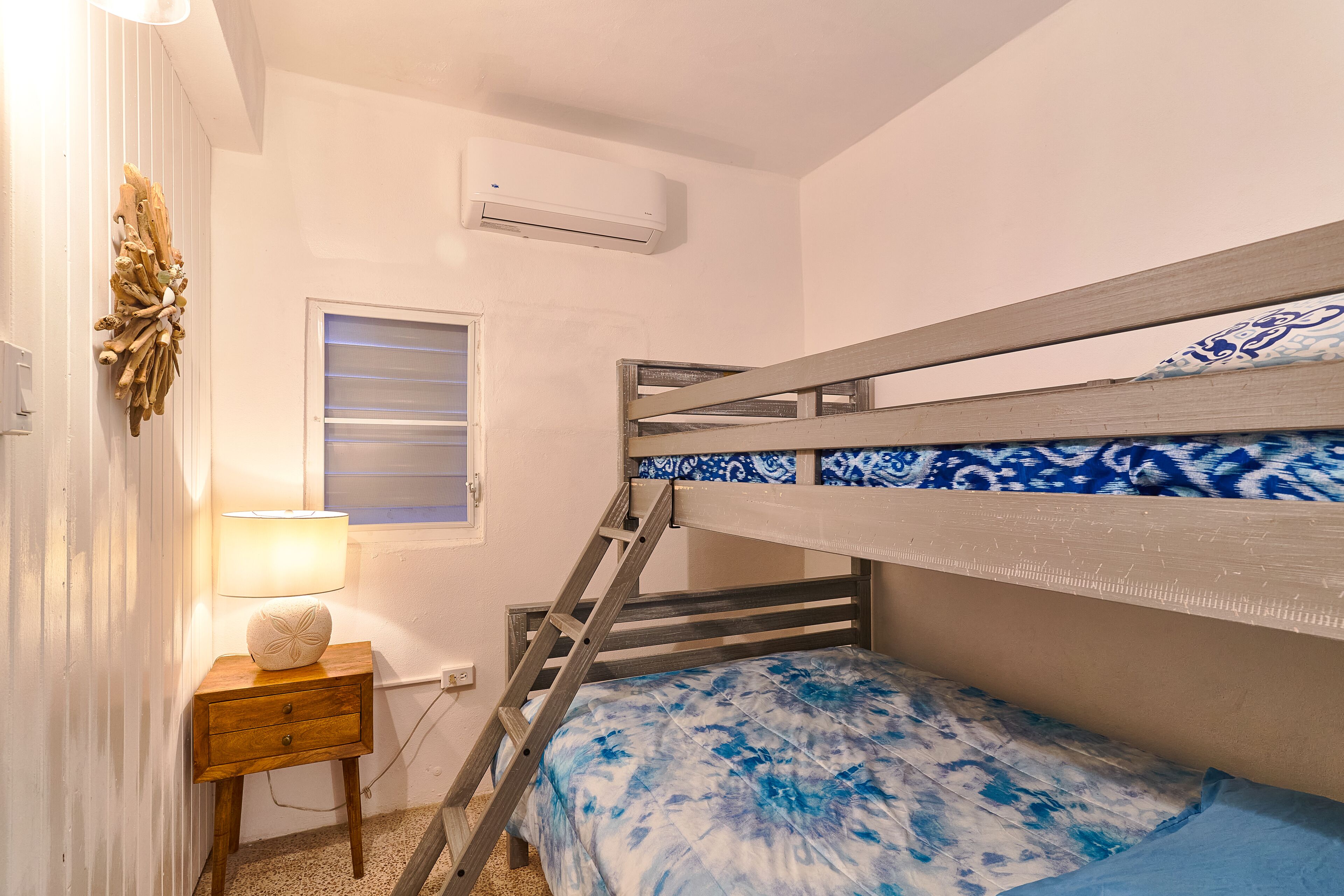 Apartamento exclusivo, 2 habitaciones, bañera de hidromasaje, vistas al lago | Decoración individual y mobiliario individual