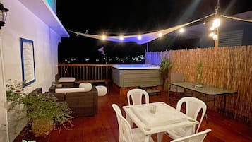 Apartemen Eksklusif, 2 kamar tidur, hot tub, pemandangan danau | Teras/patio