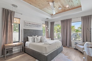 5 quartos, ferros/tábuas de passar roupa, acesso à internet