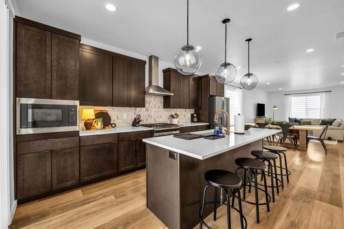 Modern Snowbasin Ski Retreat with Gorgeous Mountain Views Perfect for Families