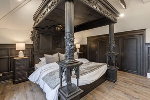 9 bedrooms, iron/ironing board, free WiFi, bed sheets