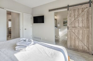 8 chambres, fer et planche à repasser, Wi-Fi gratuit