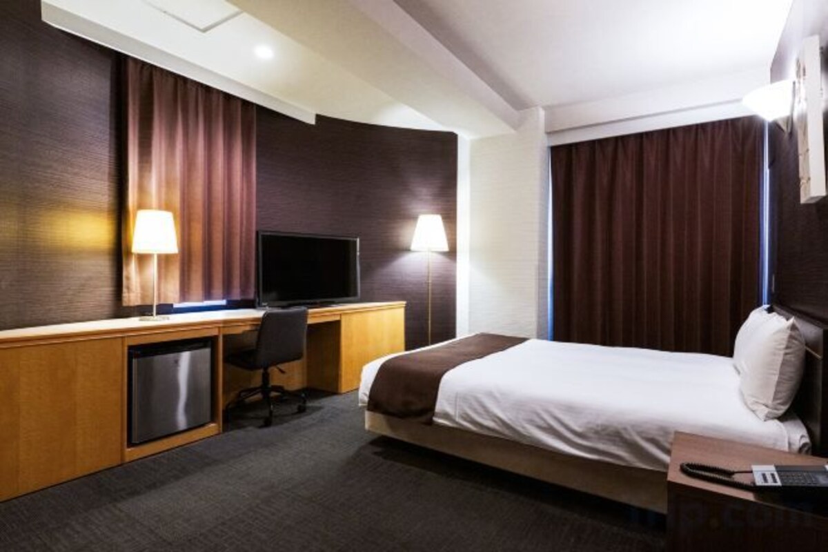 Double Room With Wash Stand