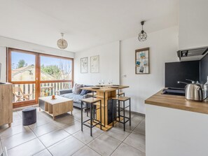 Réfrigérateur, micro-ondes, four, cafetière/bouilloire