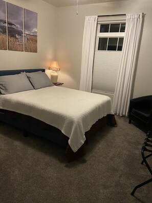 2 bedrooms, iron/ironing board, WiFi, bed sheets - Exceptional  Brand New Downtown Guesthouse 4 blks to mainstreet food brews shops (Grand Junction)