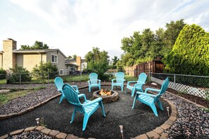 Property grounds - Chic 4BR Home w/Game Room & Cinema - City Close! (Colorado Springs)