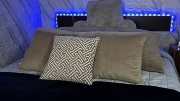 1 bedroom, premium bedding, free WiFi, bed sheets