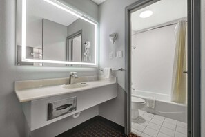 Hårføner, håndklær og toalettpapir