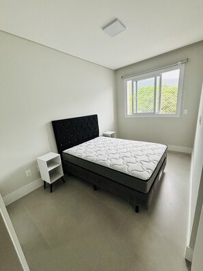 2 slaapkamers, een strijkplank/strijkijzer, gratis wifi, beddengoed