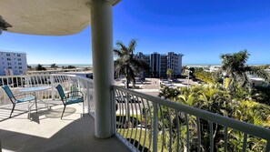 Property grounds - 🏝2br Condo with Large End-Unit Balcony & Ocean View in Treasure Island (Treasure Island)