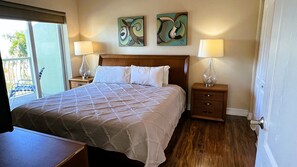 2 bedrooms, iron/ironing board, WiFi, bed sheets - 🏝2br Condo with Large End-Unit Balcony & Ocean View in Treasure Island (Treasure Island)