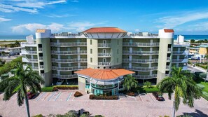 Exterior - 🏝2br Condo with Large End-Unit Balcony & Ocean View in Treasure Island (Treasure Island)