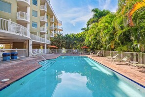 Outdoor pool - 🏝2br Condo with Large End-Unit Balcony & Ocean View in Treasure Island (Treasure Island)
