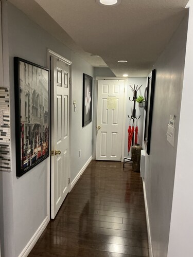 Modern Cozy 2 BR Private Suite,5 Min drive -Creditview & Sandalwood Sports field