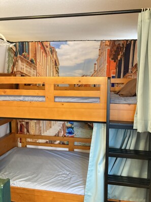 1 dormitori, planxa i posts de planxar, wifi i roba de llit 