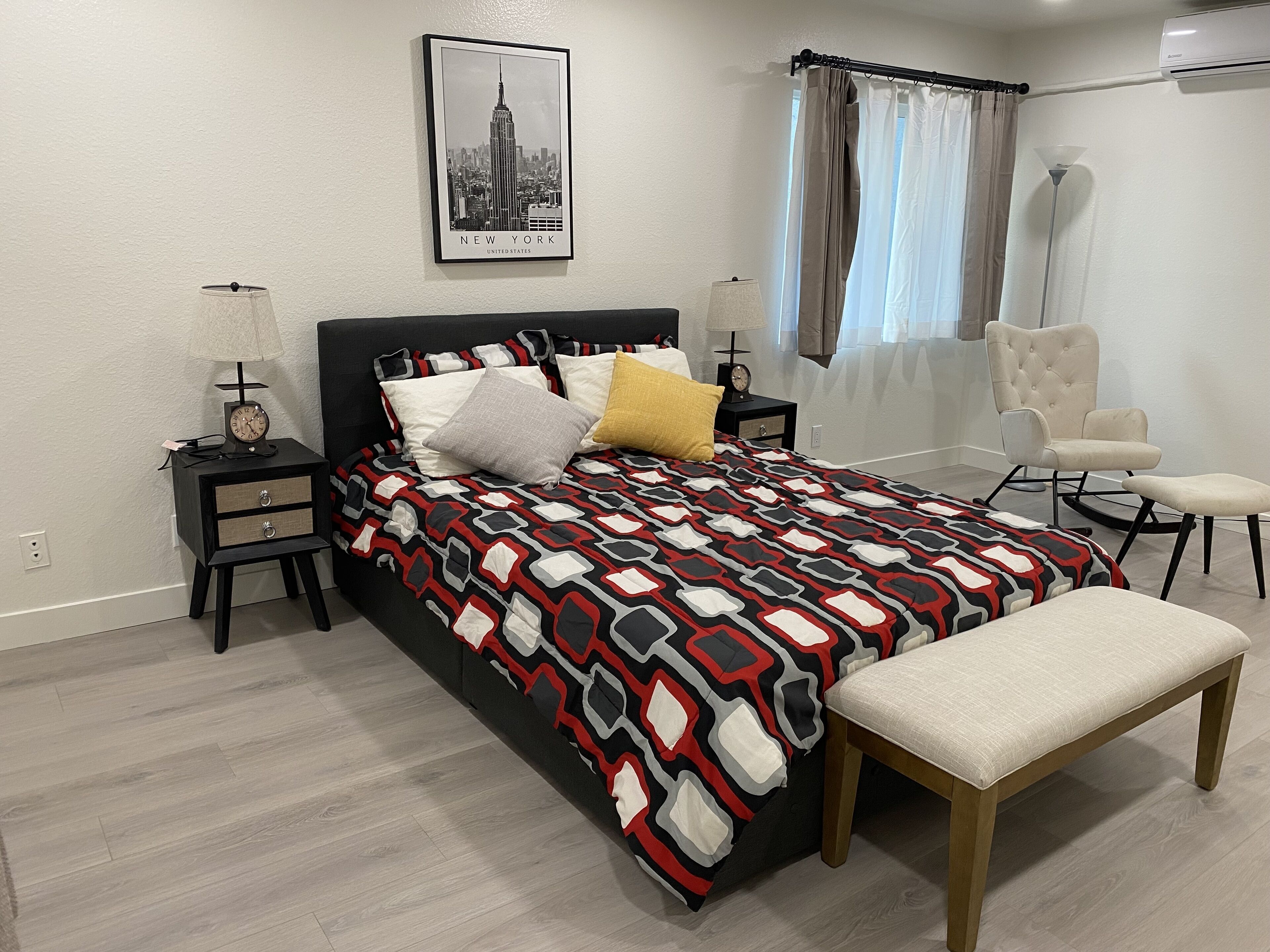 4 bedrooms, iron/ironing board, WiFi, bed sheets
