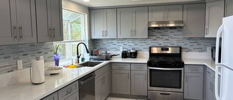 Micro-ondes, plaque de cuisson, lave-vaisselle