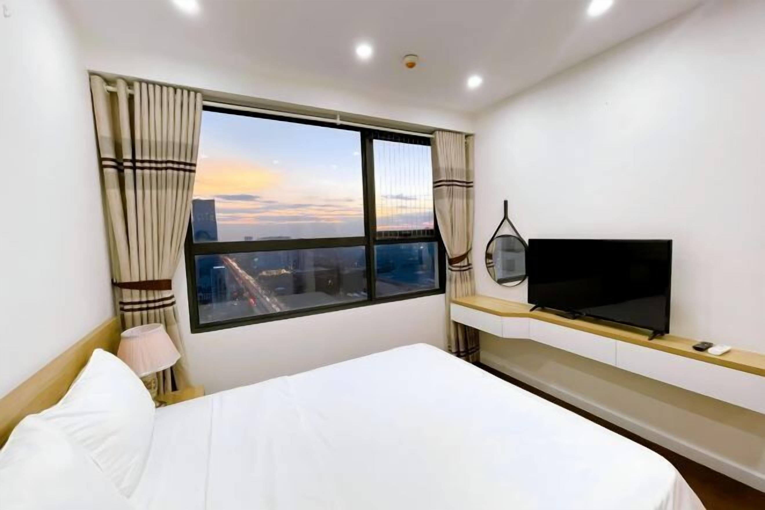 Minibarvarer (inkludert), safe på rommet og skrivebord