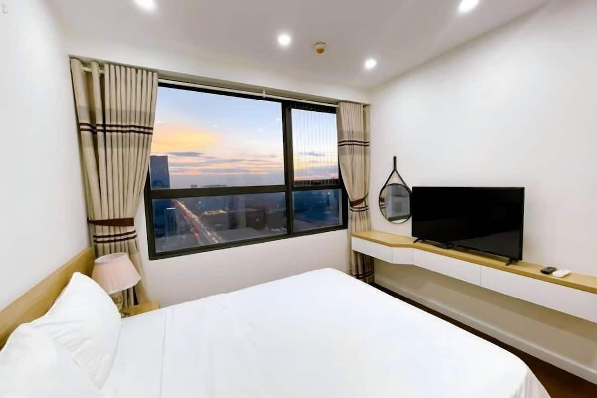 Free minibar items, in-room safe, desk, laptop workspace