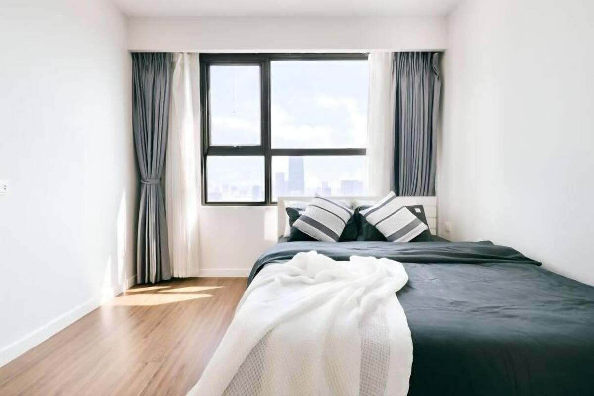 Free minibar items, in-room safe, desk, laptop workspace