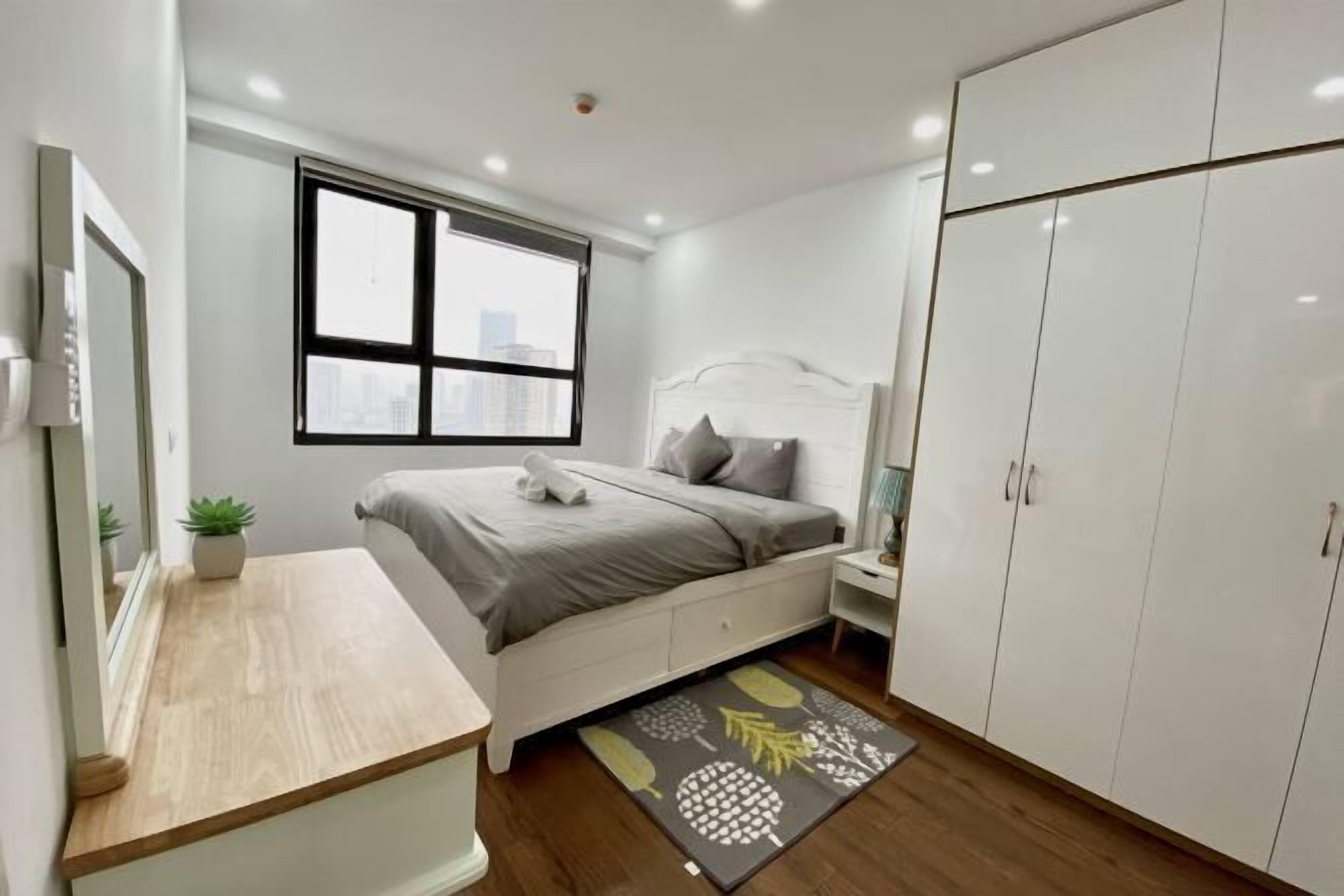 Minibarvarer (inkludert), safe på rommet og skrivebord