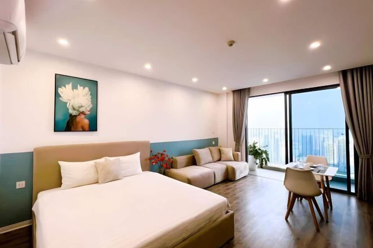 Free minibar items, in-room safe, desk, laptop workspace