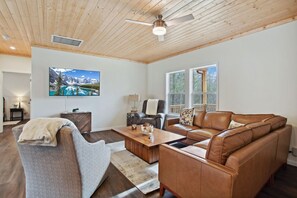 Smart TV - New Single-Level Cabin Near Boone (Vilas)
