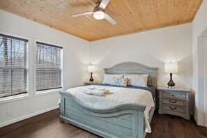 3 bedrooms, WiFi, bed sheets