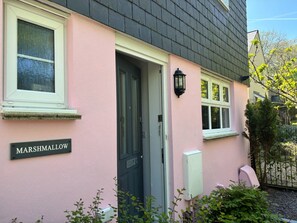 Exterior detail - Marshmallow House by Interhome (Charlestown)
