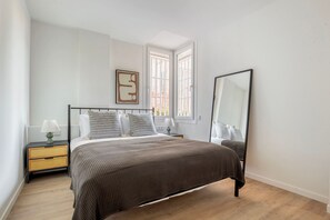 3 chambres, fer et planche à repasser, Wi-Fi, draps fournis