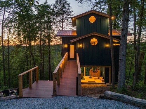 Private Lux Getaway/Hot-Tub/Net Loft - Birdhouse