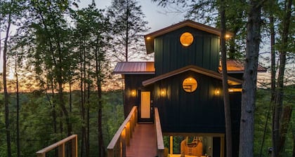 Private Lux Getaway/Hot-Tub/Net Loft - Birdhouse