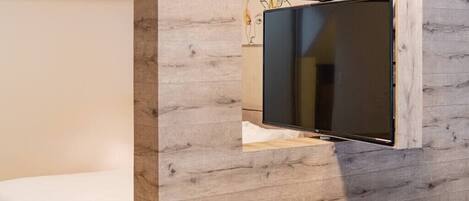 1 bedroom, desk, iron/ironing board, WiFi