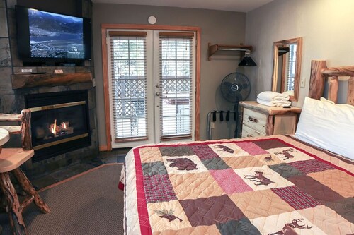 Studio style Condo with Hot Tub on Patio