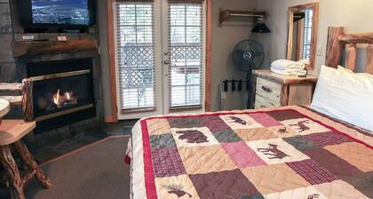 Studio style Condo with Hot Tub on Patio