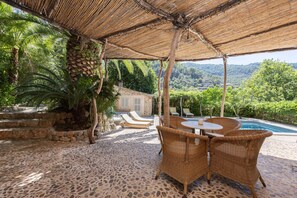 Outdoor dining - Es Clot (Deia)