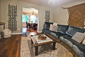 Smart TV, printers - Cozy and Private Gem Cabin in the Smoky Mtns of NC, dog friendly, great views! (Franklin)