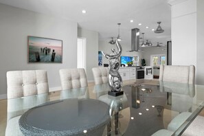 Dining - NEW! The W at Park Place-Pool & Spa (Estero)