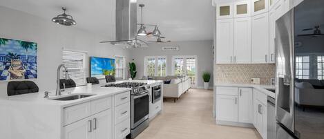 Micro-ondes, four, plaque de cuisson, lave-vaisselle