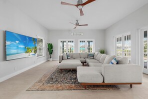 Smart TV - NEW! The W at Park Place-Pool & Spa (Estero)