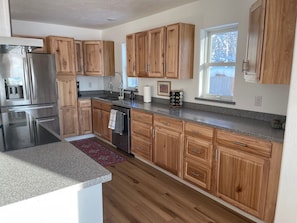 Private kitchen - Dockside Dreams on Nancy Lake with game room! (Willow)