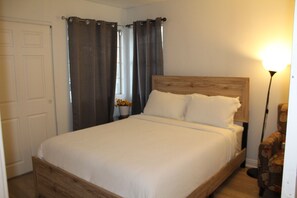 4 bedrooms, desk, WiFi, bed sheets